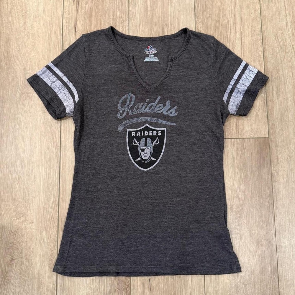 Majestic Las Vegas Raiders v-neck t-shirt Size M